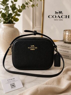 EUC Coach Black Pebbled Leather Crossbody Camera Bag with Gold Hardware